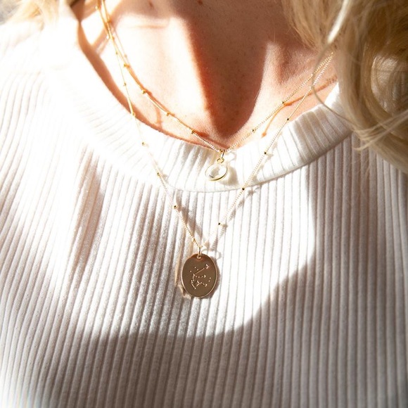 Aquarius Minimalist Star Zodiac Charm Necklace - Picture 6 of 13